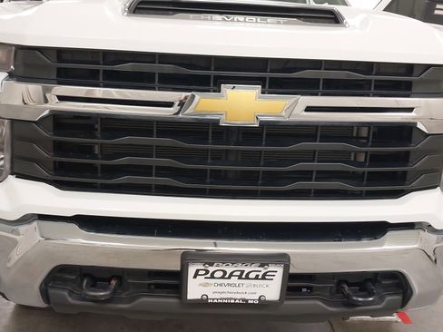 Used 2024 Chevrolet Silverado 2500 LT AWD/4WD image 31