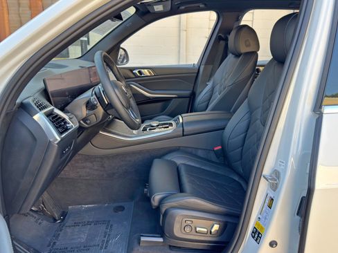Used 2024 BMW X5 xDrive40i w/ Parking Assistance Package AWD/4WD image 17