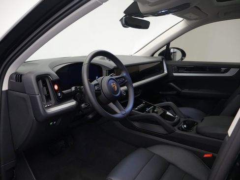 Certified 2024 Porsche Cayenne image 4
