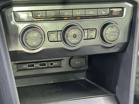 Used 2020 Volkswagen Tiguan SE image 17