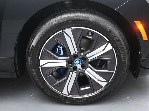 Used 2024 BMW iX xDrive50 w/ Premium Package AWD/4WD image 38
