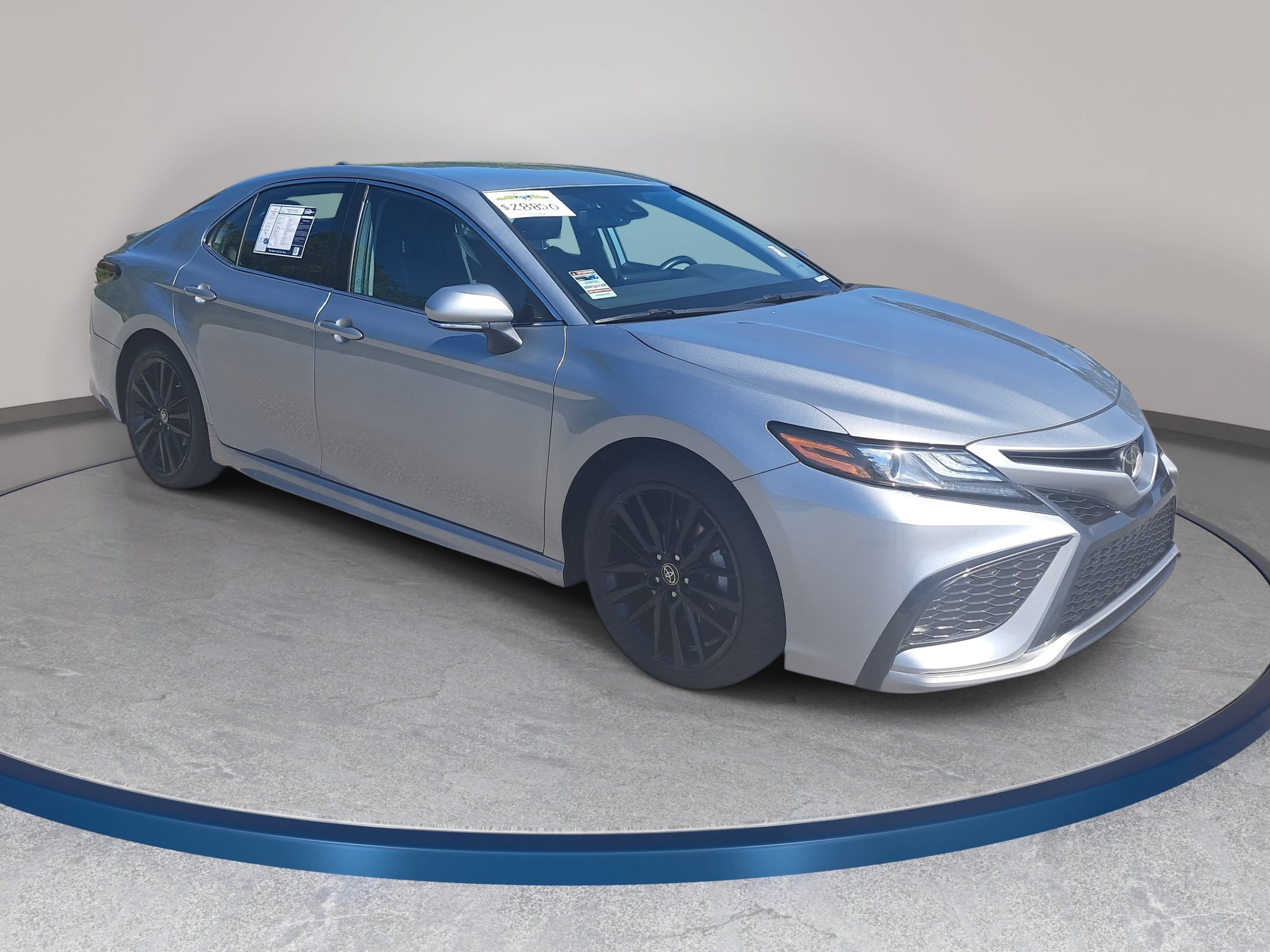 Used 2022 Toyota Camry XSE FWD image 3