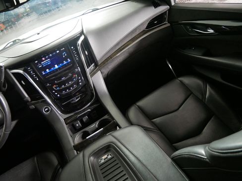 Certified 2018 Cadillac Escalade Platinum AWD/4WD image 11