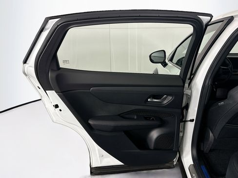 Used 2024 Nissan Ariya AWD image 25