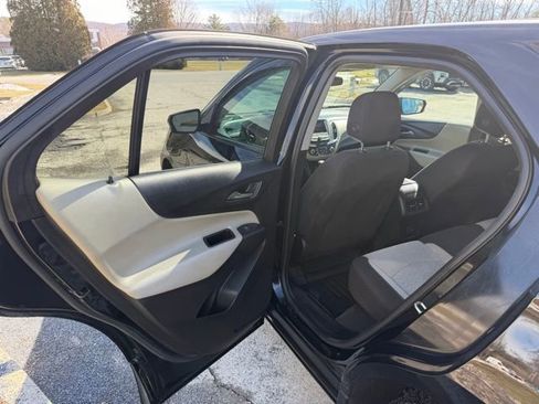Used 2022 Chevrolet Equinox LS AWD/4WD image 16