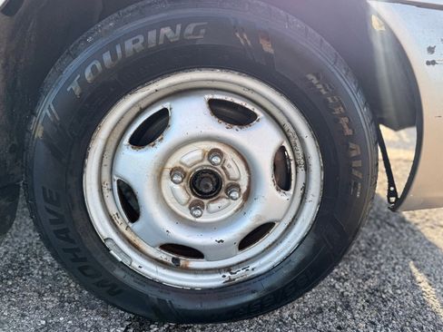 Used 2001 Toyota Corolla CE FWD image 18