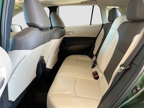 Used 2022 Toyota Corolla Cross XLE w/ Convenience Package image 25