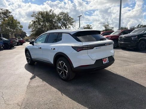 New 2026 Chevrolet Equinox EV LT image 8