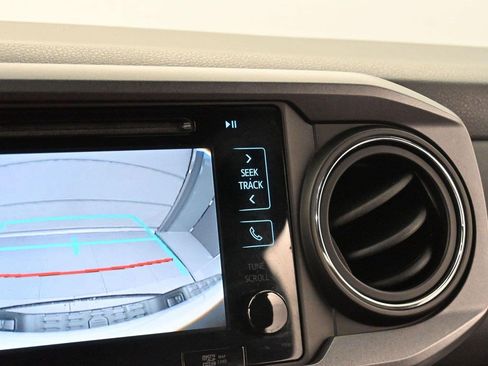Used 2018 Toyota Tacoma TRD Off-Road AWD/4WD image 21