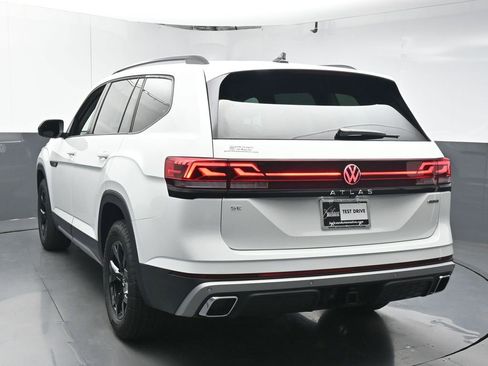 Used 2025 Volkswagen Atlas Peak Edition SE image 6