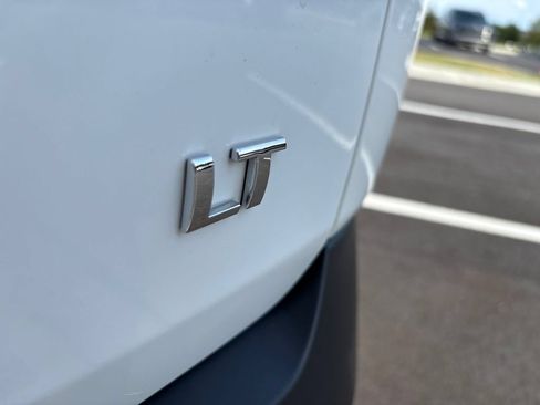 Used 2022 Chevrolet Traverse LT FWD image 33