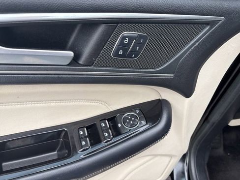 Used 2017 Ford Edge Titanium image 18