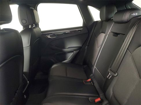 Used 2024 Porsche Macan image 11