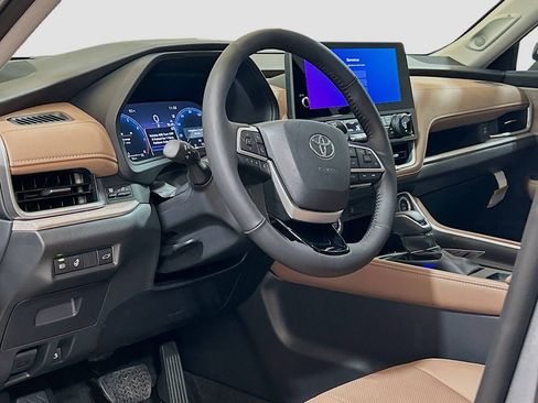 New 2026 Toyota Grand Highlander Platinum image 9