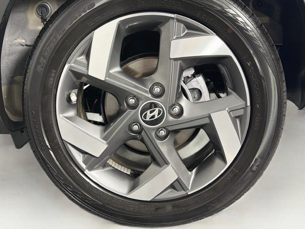 Used 2026 Hyundai Venue SEL FWD image 32