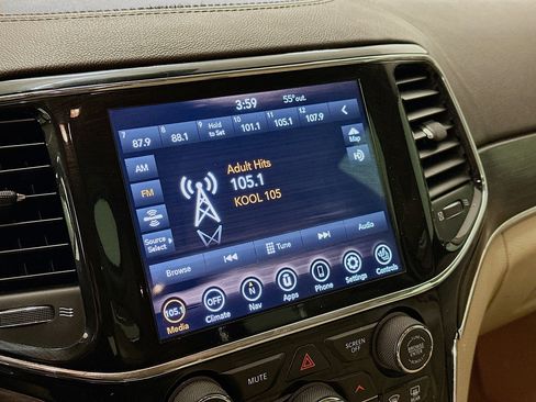 Used 2020 Jeep Grand Cherokee Overland image 21