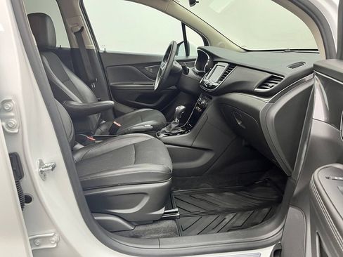 Used 2022 Buick Encore Preferred AWD/4WD image 29