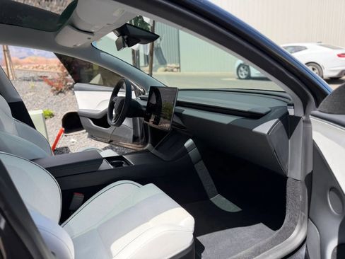 Used 2024 Tesla Model 3 Performance AWD/4WD image 35
