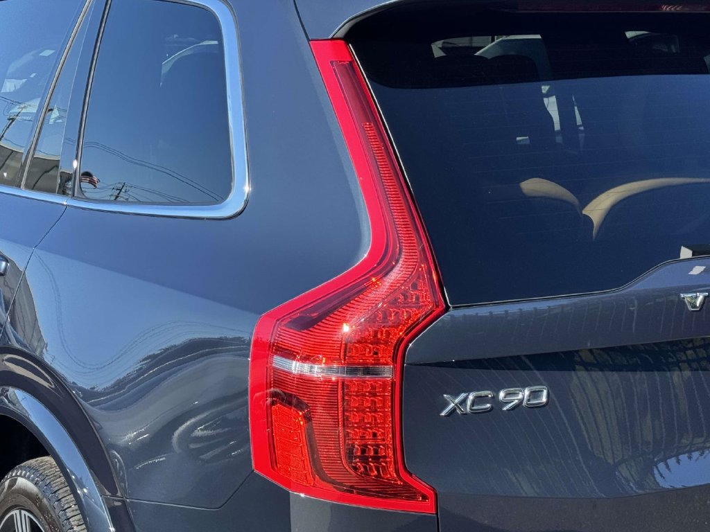 Certified 2025 Volvo XC90 T8 Ultra w/ Protection Package Premier AWD/4WD image 8