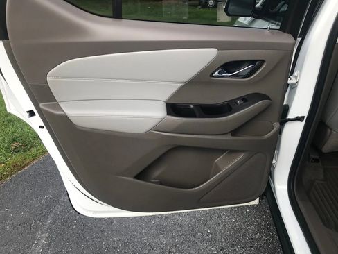 Used 2020 Chevrolet Traverse LT w/ LT Premium Package image 36