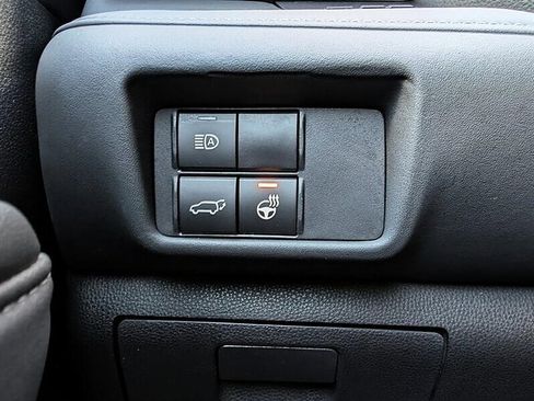 Used 2025 Toyota Highlander XLE AWD/4WD image 23