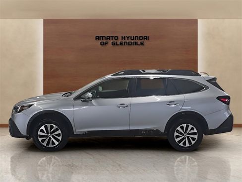 Used 2021 Subaru Outback Premium image 3