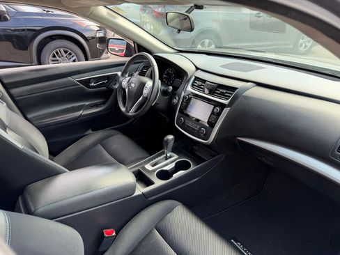 Used 2017 Nissan Altima 2.5 SR w/ Midnight Edition Package image 11