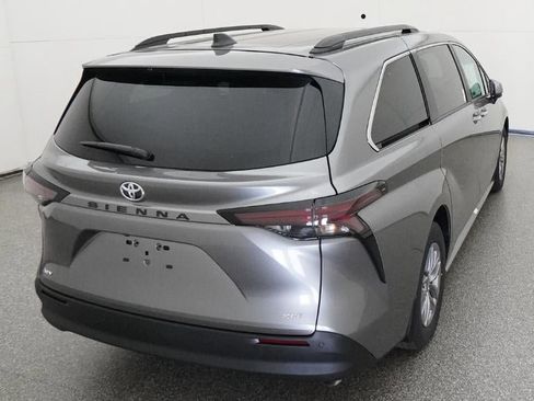 New 2026 Toyota Sienna XLE image 8