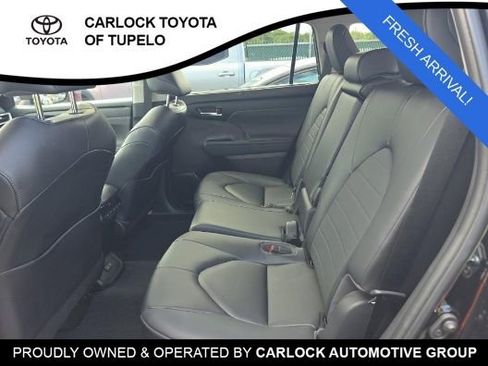 Used 2023 Toyota Highlander XLE FWD image 9