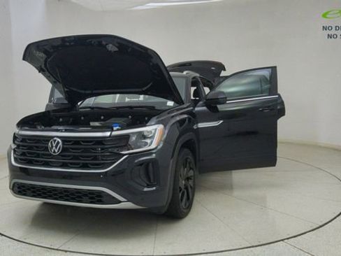 Used 2024 Volkswagen Atlas Cross Sport SE w/ Black Wheel Package image 68