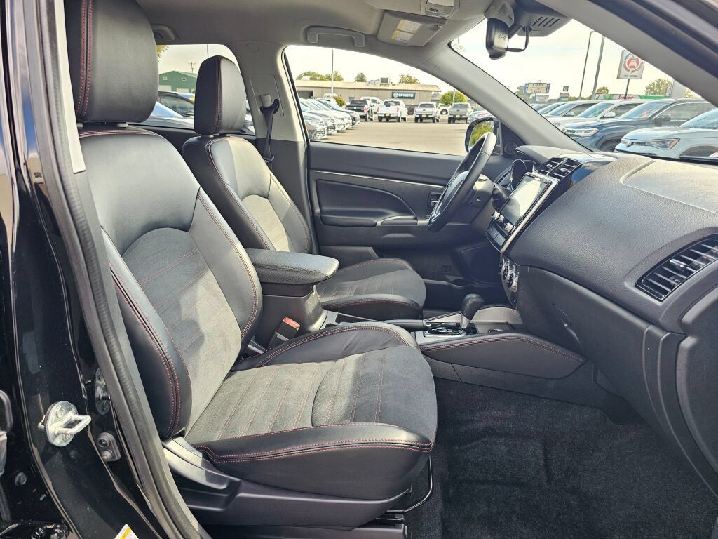 Used 2024 Mitsubishi Outlander Sport SE AWD/4WD image 15