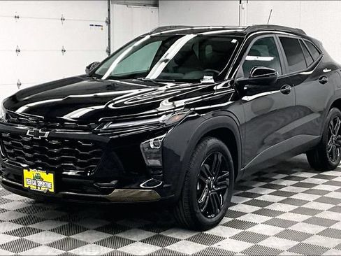 Used 2025 Chevrolet Trax ACTIV w/ Sunroof Package FWD image 12