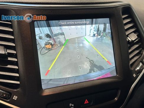 Used 2020 Jeep Cherokee Trailhawk image 22