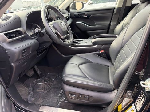 Used 2023 Toyota Highlander XLE image 8