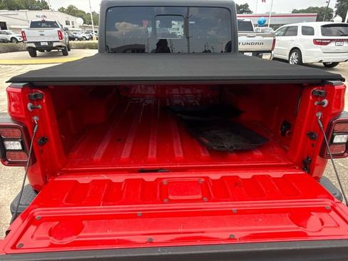 Used 2020 Jeep Gladiator Overland AWD/4WD image 13