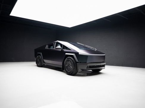 Used 2024 Tesla Cybertruck AWD Crew Cab image 70