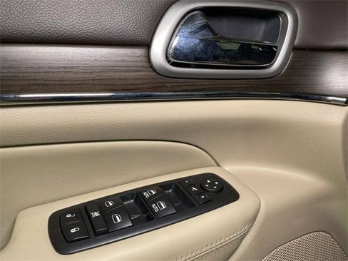 Used 2018 Jeep Grand Cherokee Overland image 39