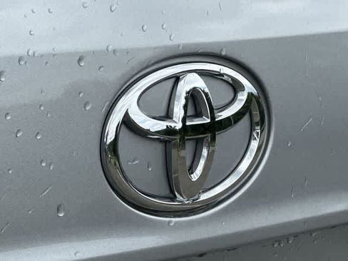 Used 2020 Toyota Highlander XLE AWD/4WD image 18