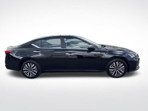 Used 2025 Nissan Altima 2.5 SV image 7