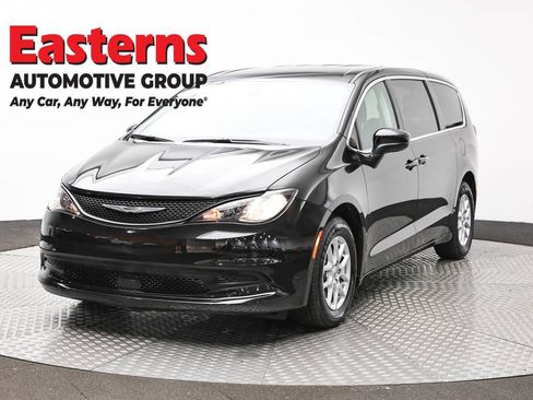 Used 2022 Chrysler Voyager LX FWD image 1