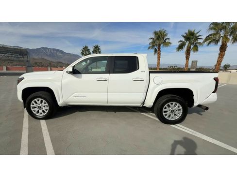 Used 2025 Toyota Tacoma SR5 image 5