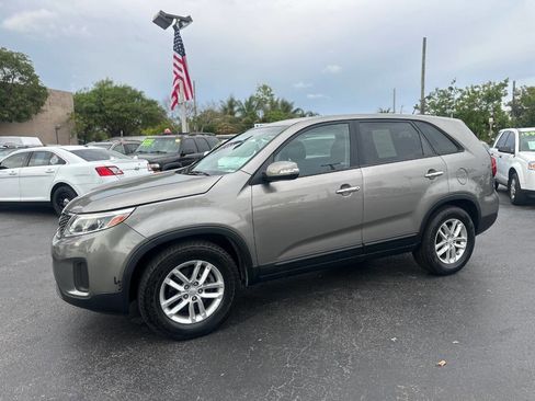 Used 2015 Kia Sorento LX image 5