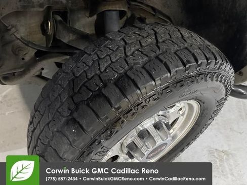 Used 2004 GMC Sierra 2500 SLT w/ Heavy-Duty Power Package AWD/4WD image 38