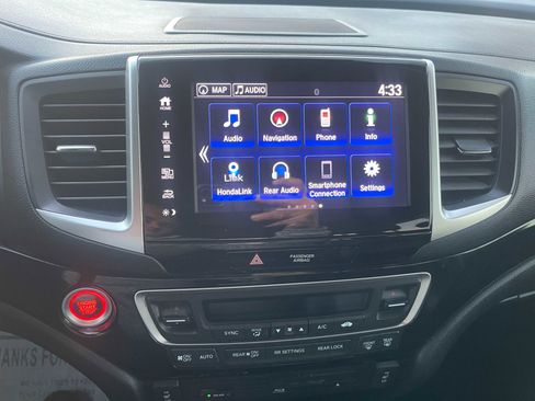 Used 2017 Honda Pilot Touring image 32