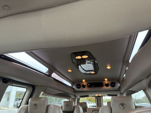 Used 2020 GMC Savana 2500 Extended w/ Enhanced Convenience Package image 21