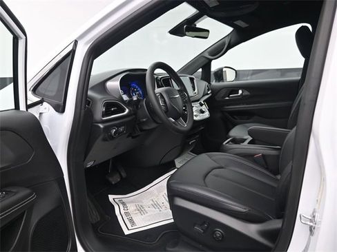 New 2026 Chrysler Voyager LX image 13