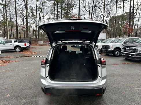 Used 2024 Nissan Rogue SV image 27