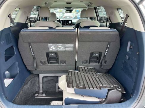 Used 2026 Kia Carnival EX FWD image 8