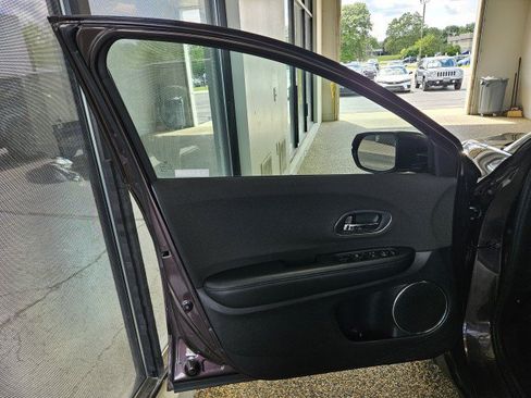 Used 2019 Honda HR-V EX image 17