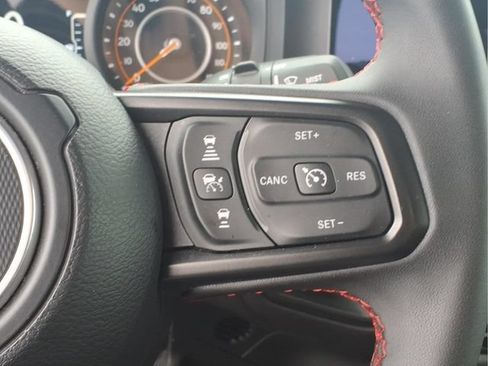 Used 2025 Jeep Wrangler Unlimited Rubicon AWD/4WD image 14